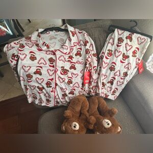 Women’s Holiday Pajama Set 🧸❤️